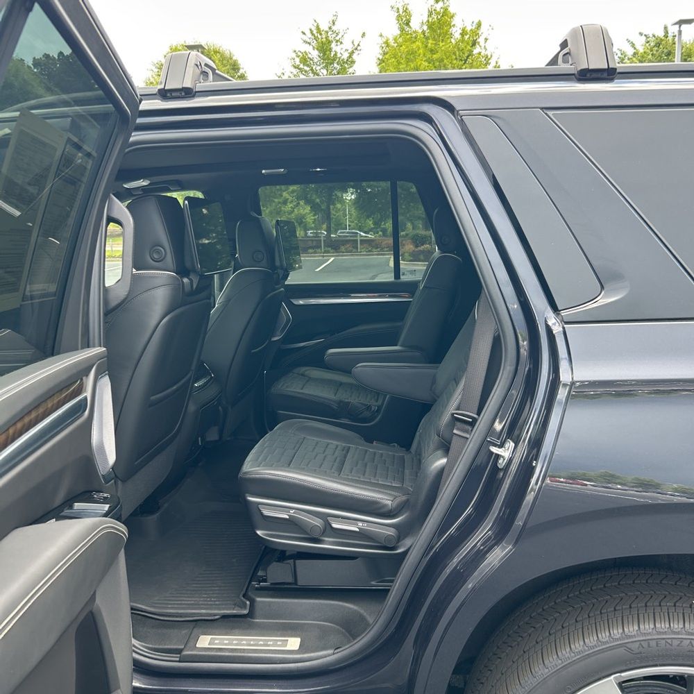 2025 Cadillac Escalade Sport Platinum
