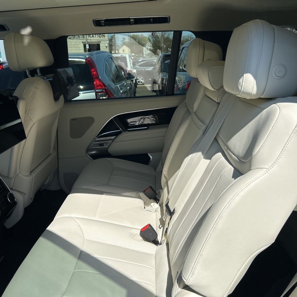 2025 Land Rover Range Rover P400 SE LWB