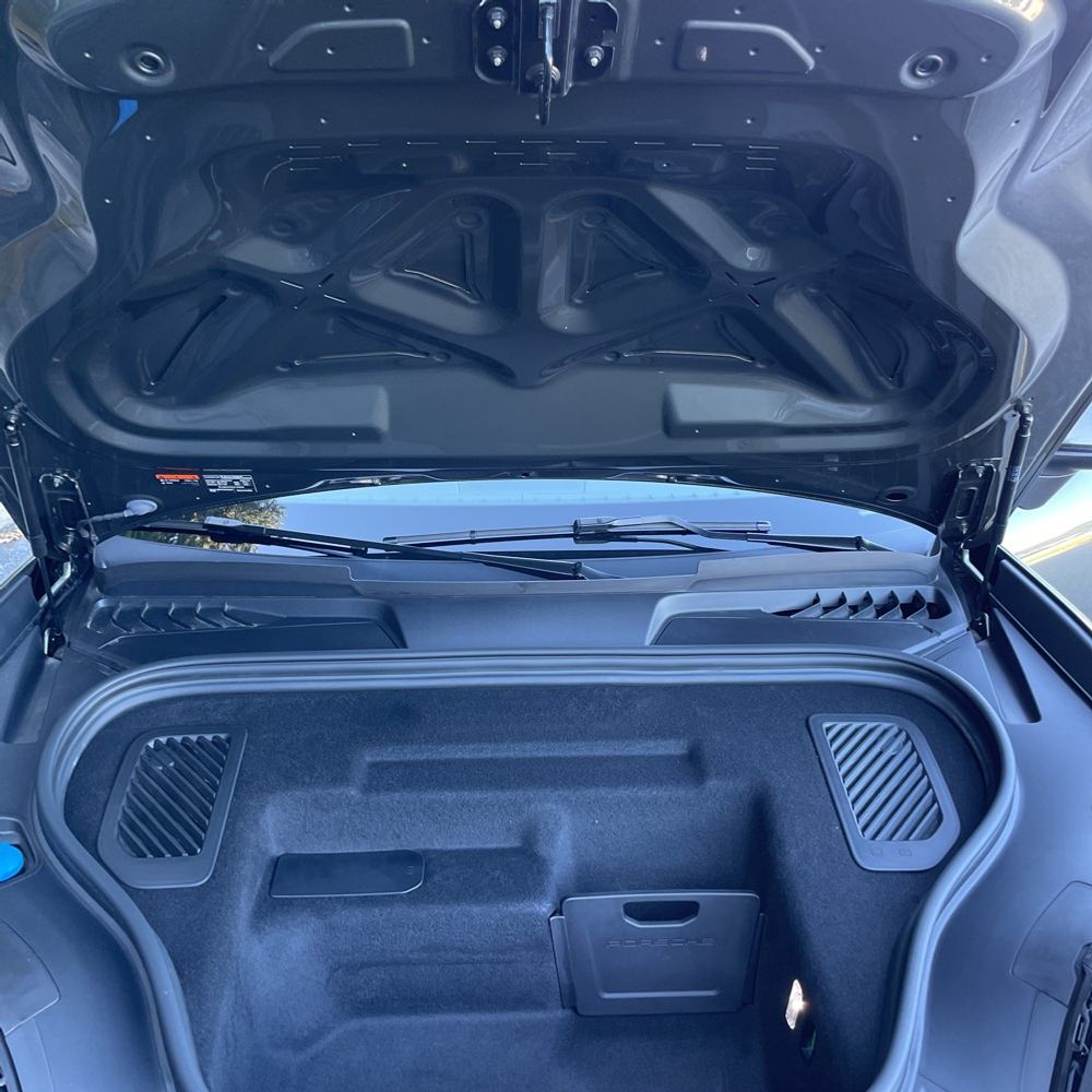 2025 Porsche Macan EV 4