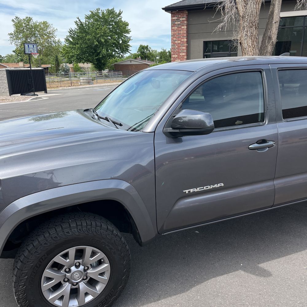 2018 Toyota Tacoma SR5 V6 photo 2