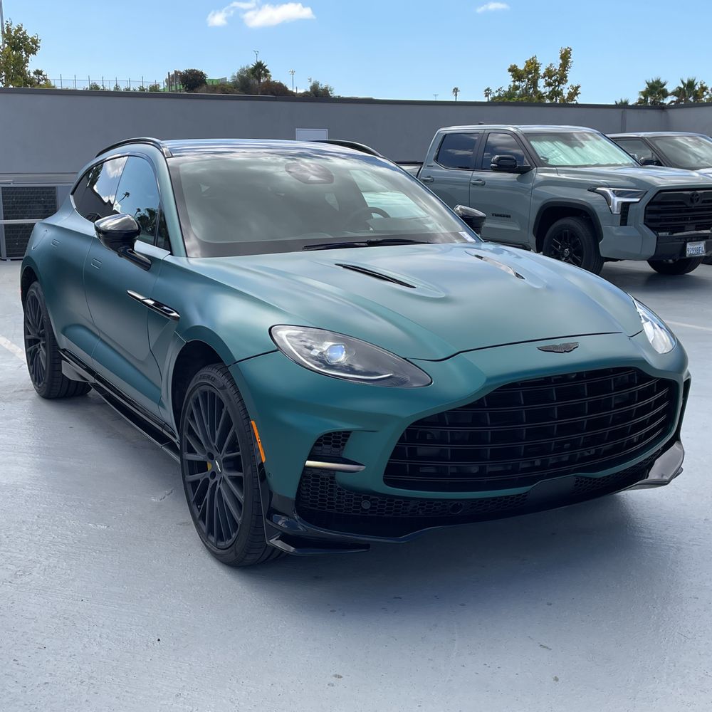 2025 Aston Martin DBX 707