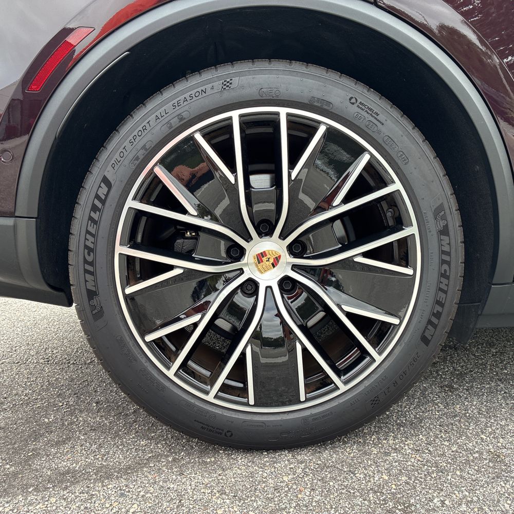 2024 Porsche Macan EV 4