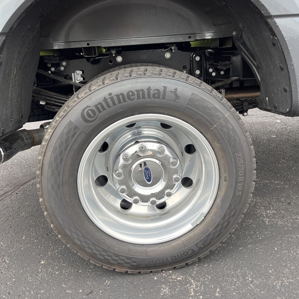 2025 Ford F-450 Super Duty Platinum
