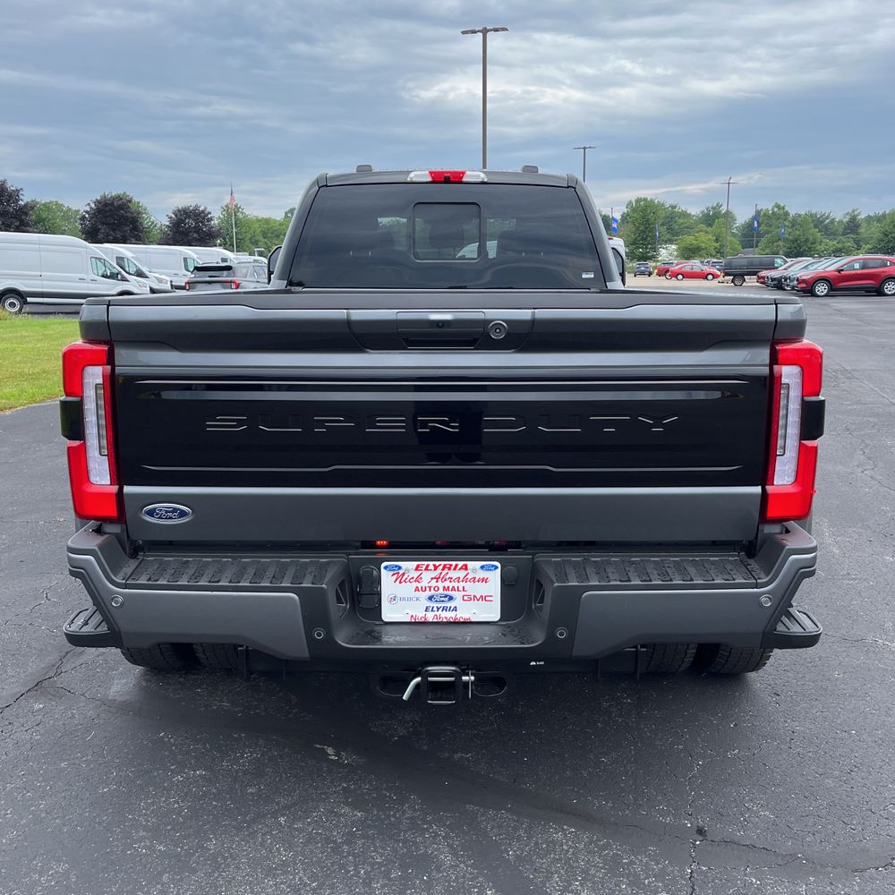 2025 Ford F-450 Super Duty Platinum