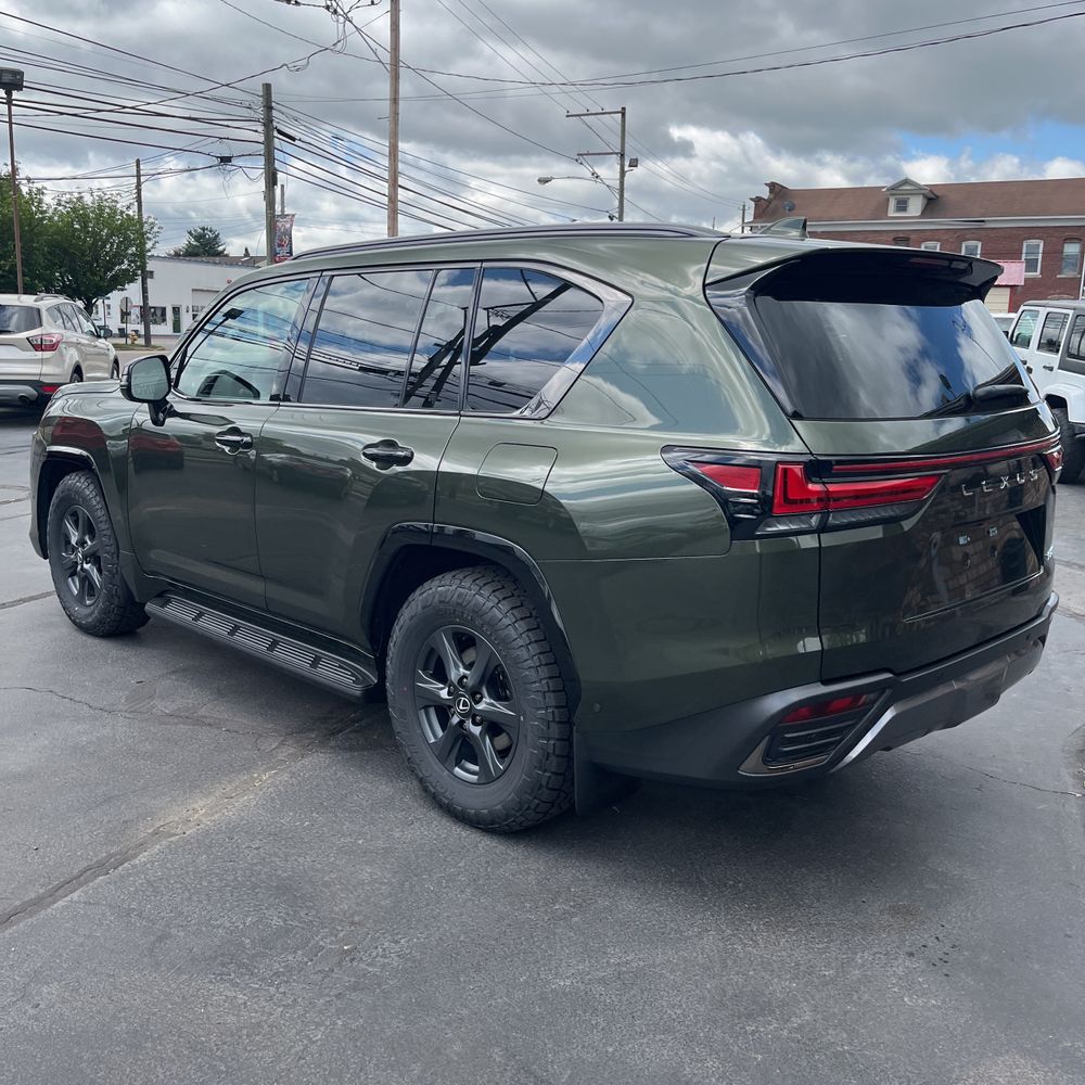 2025 Lexus LX 700h Overtrail