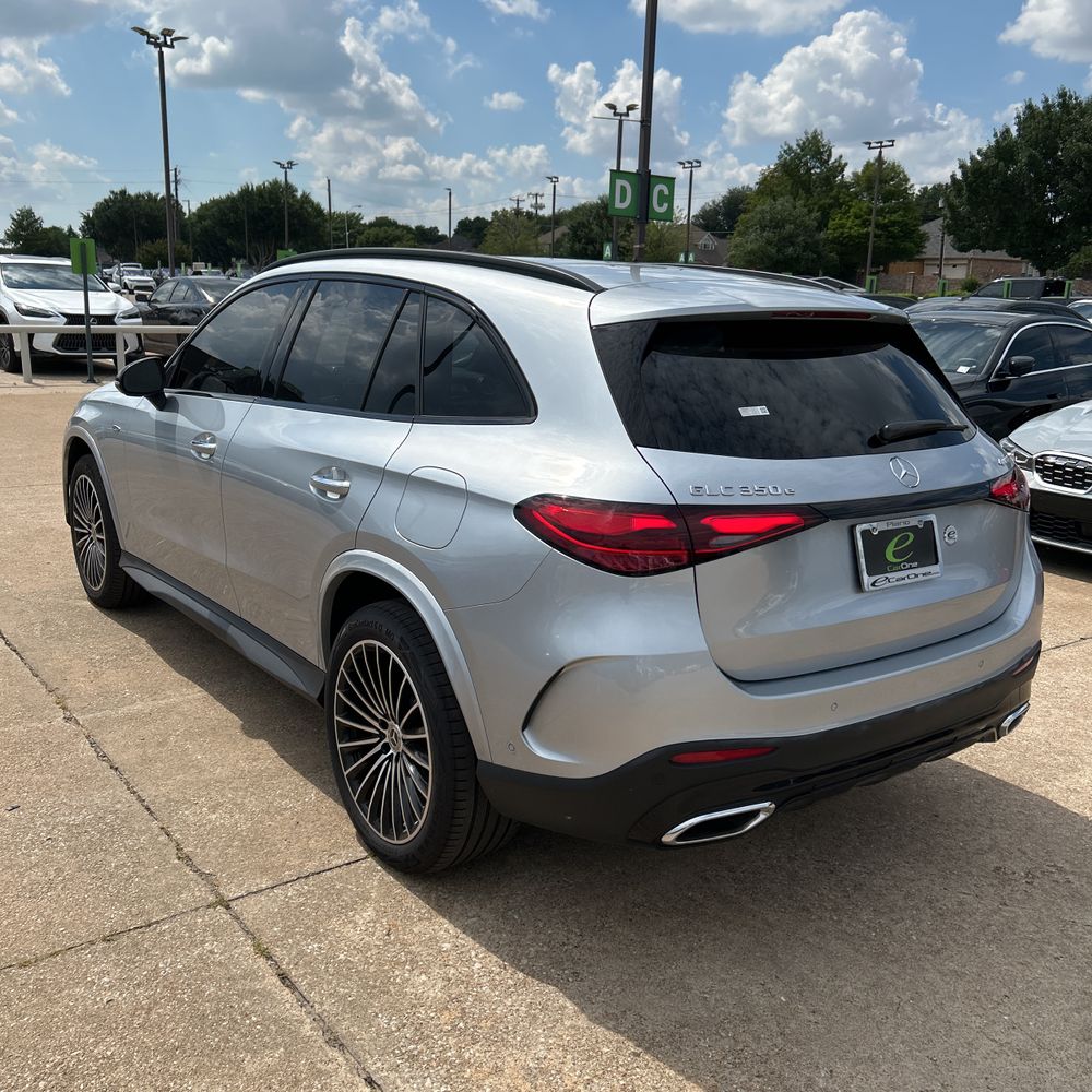 2025 Mercedes-Benz GLC 350e 4MATIC photo 5