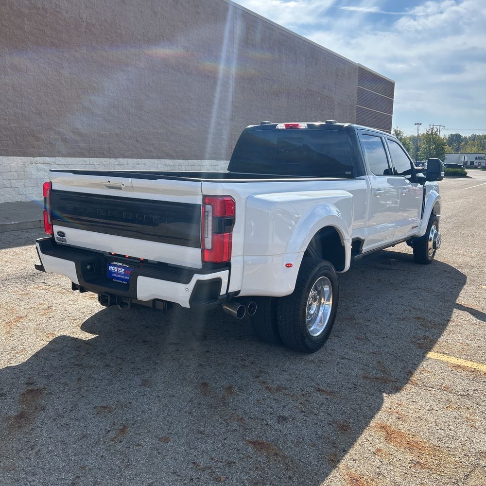 2025 Ford F-450 Super Duty Platinum