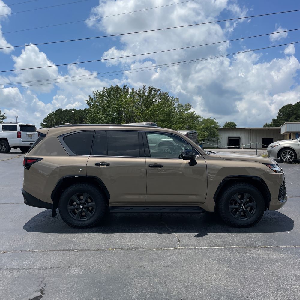 2025 Lexus LX 700h Overtrail