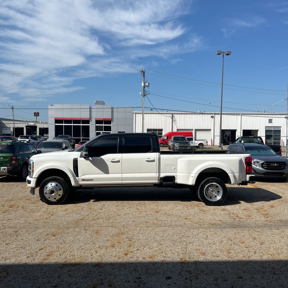 2025 Ford F-450 Super Duty Platinum