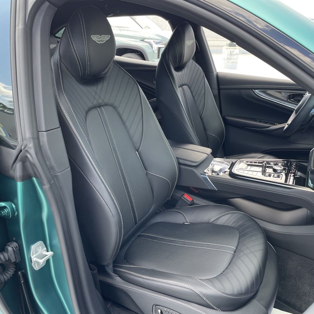 2025 Aston Martin DBX 707