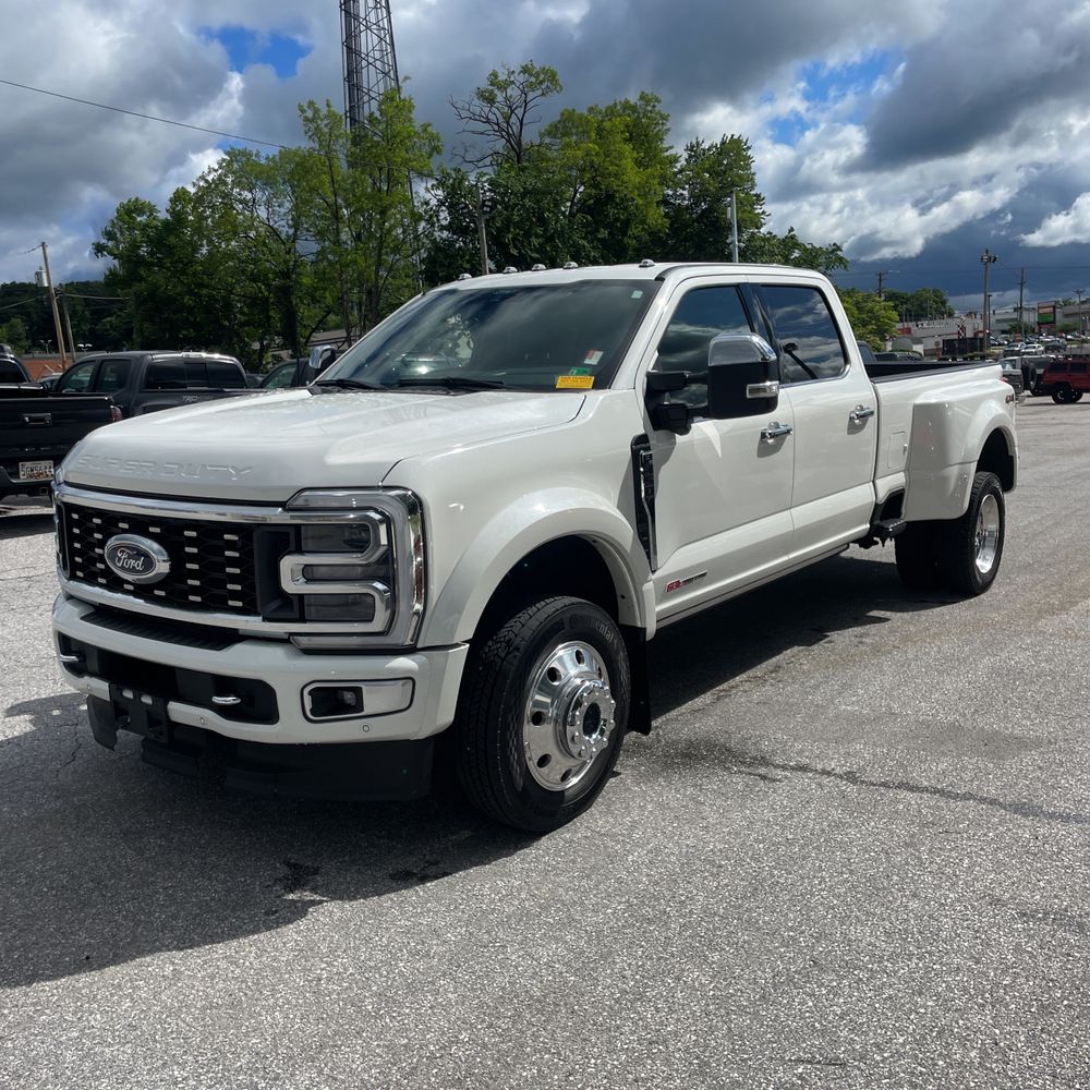 2024 Ford F-450 Super Duty Platinum