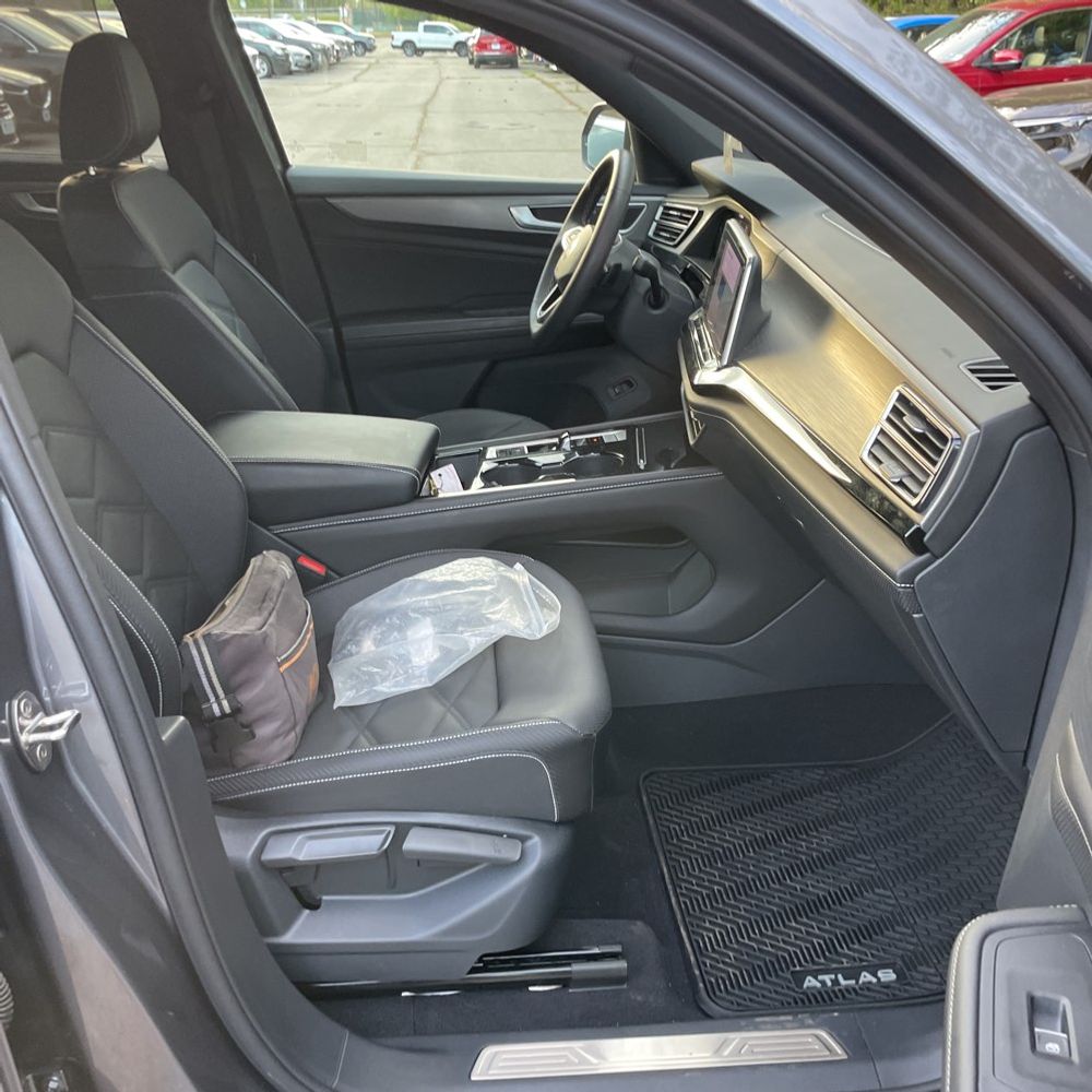 2024 Volkswagen Atlas Cross Sport SE 4Motion