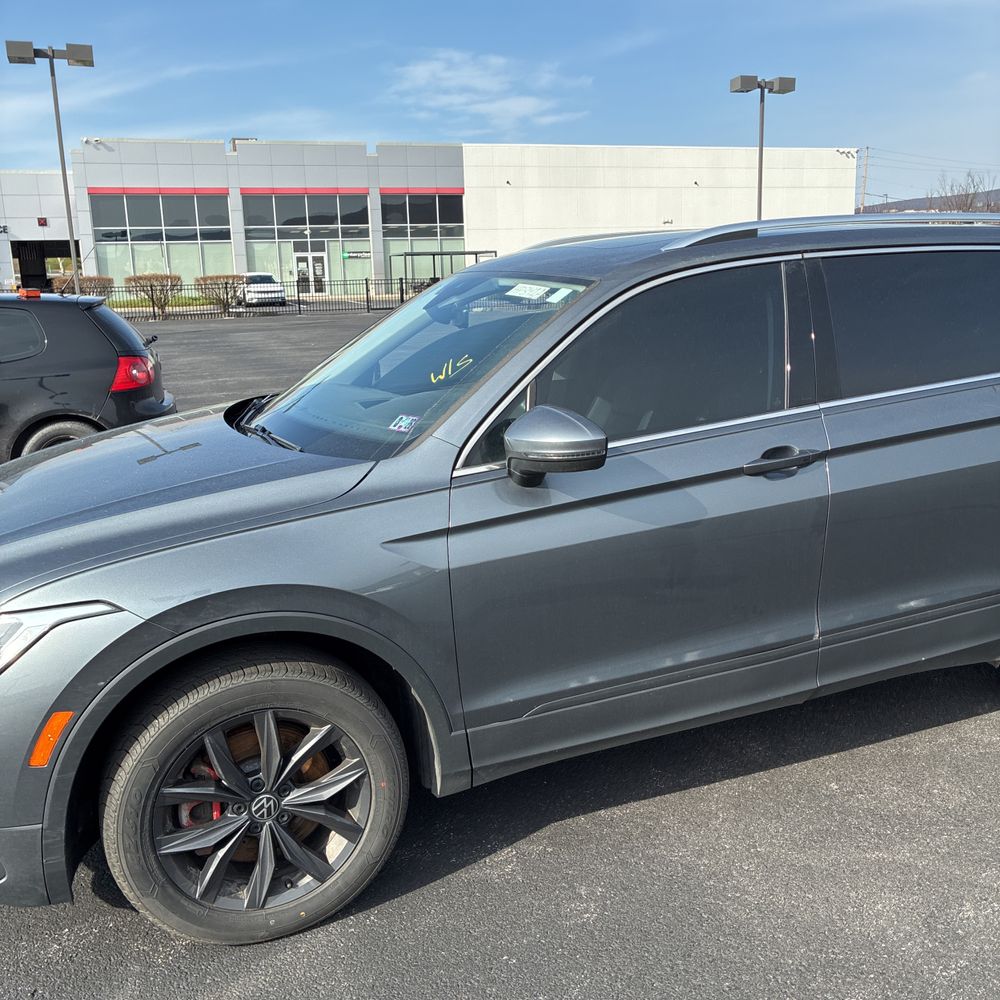 2022 Volkswagen Tiguan SE 4Motion photo 3