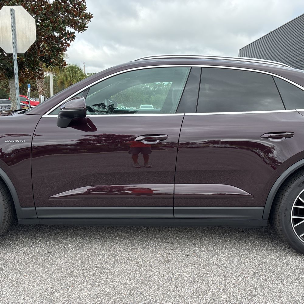 2024 Porsche Macan EV 4
