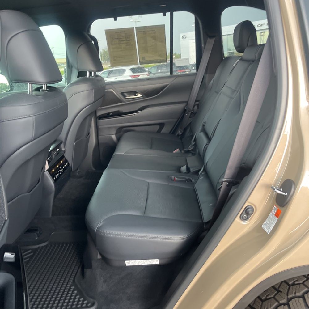 2025 Lexus LX 700h Overtrail