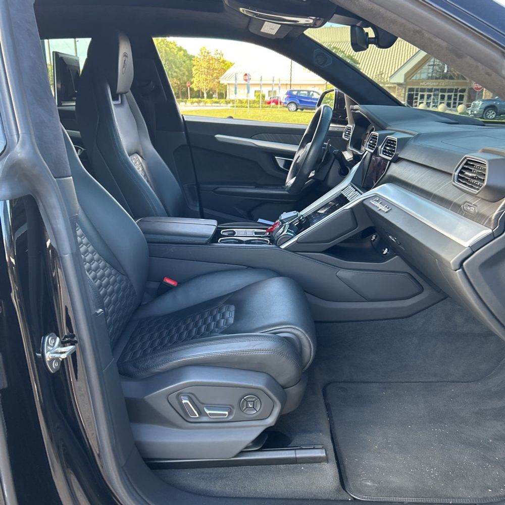2019 Lamborghini Urus