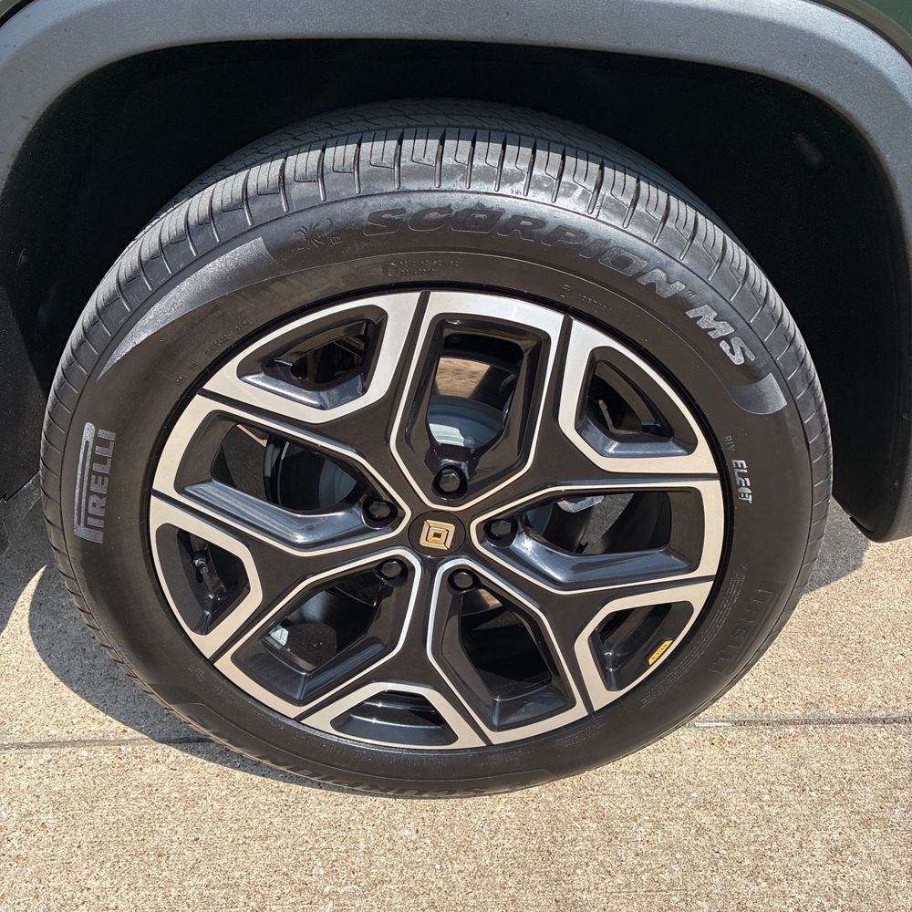 2025 Rivian R1T Adventure Dual-Motor