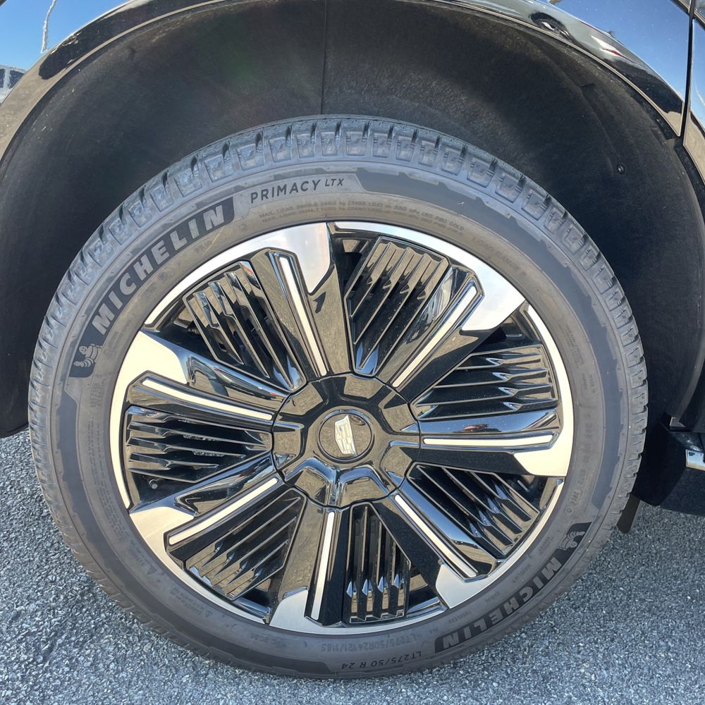 2025 Cadillac Escalade IQ Sport 2