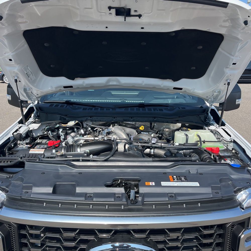2025 Ford F-450 Super Duty Platinum