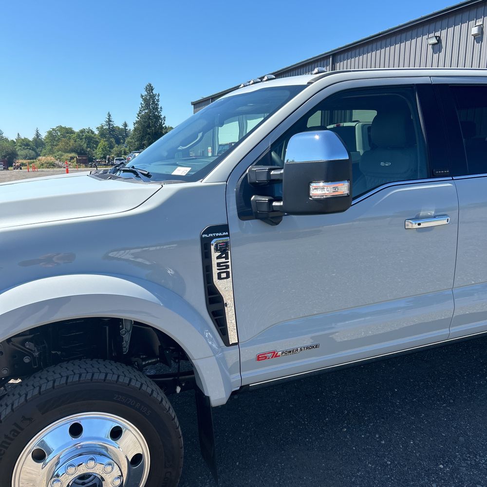 2025 Ford F-450 Super Duty Platinum