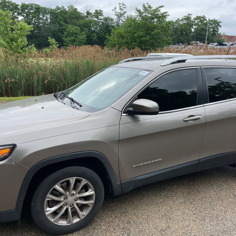 2019 Jeep Cherokee Latitude photo 2