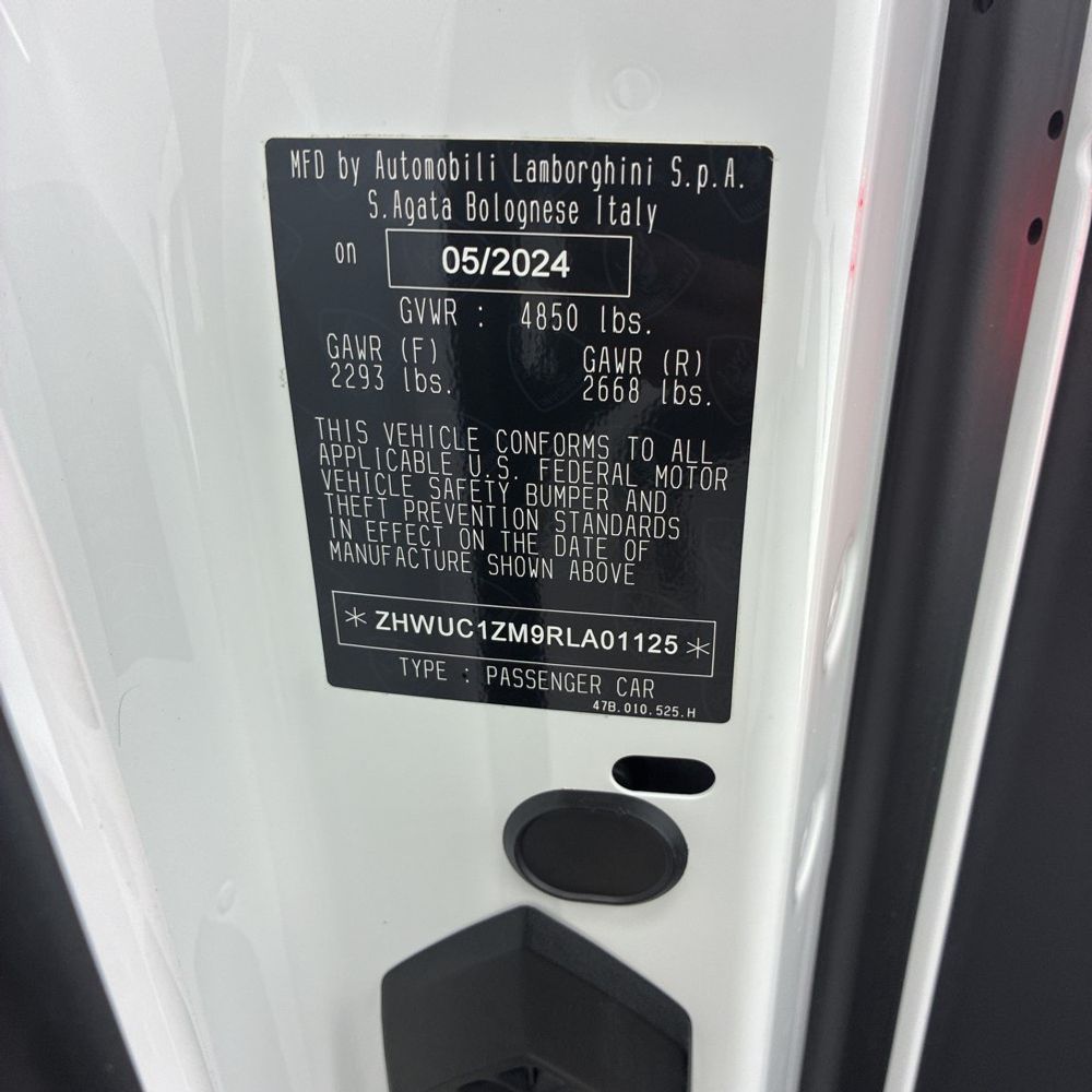 2024 Lamborghini Revuelto