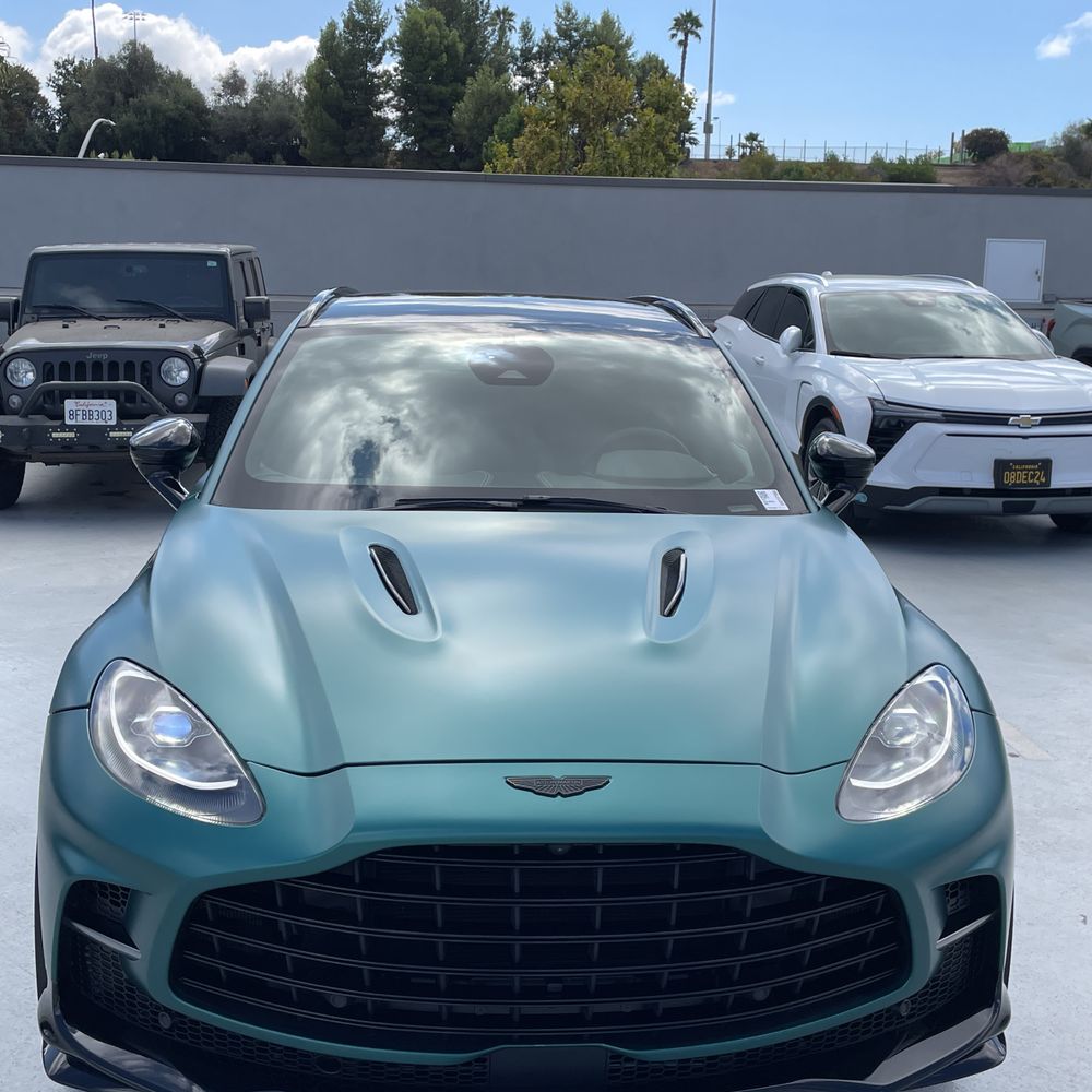 2025 Aston Martin DBX 707