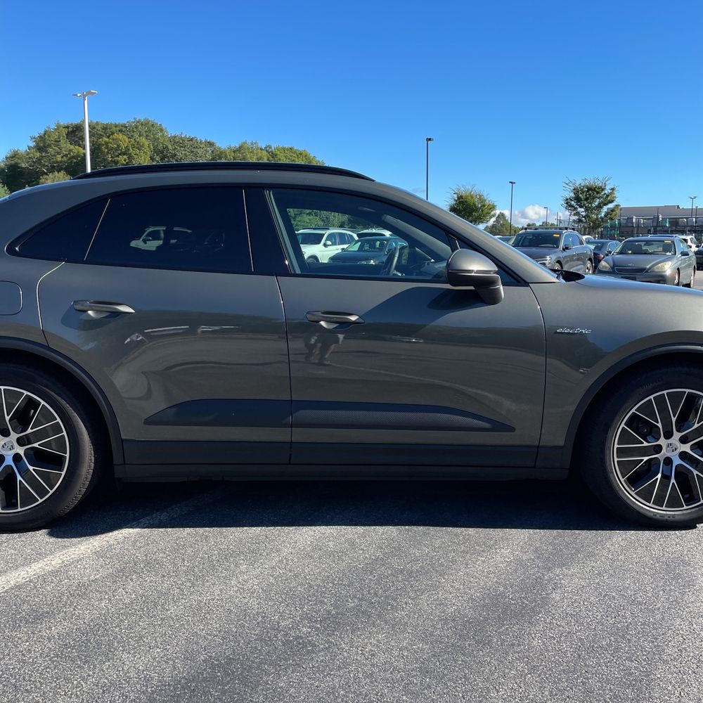 2025 Porsche Macan EV 4