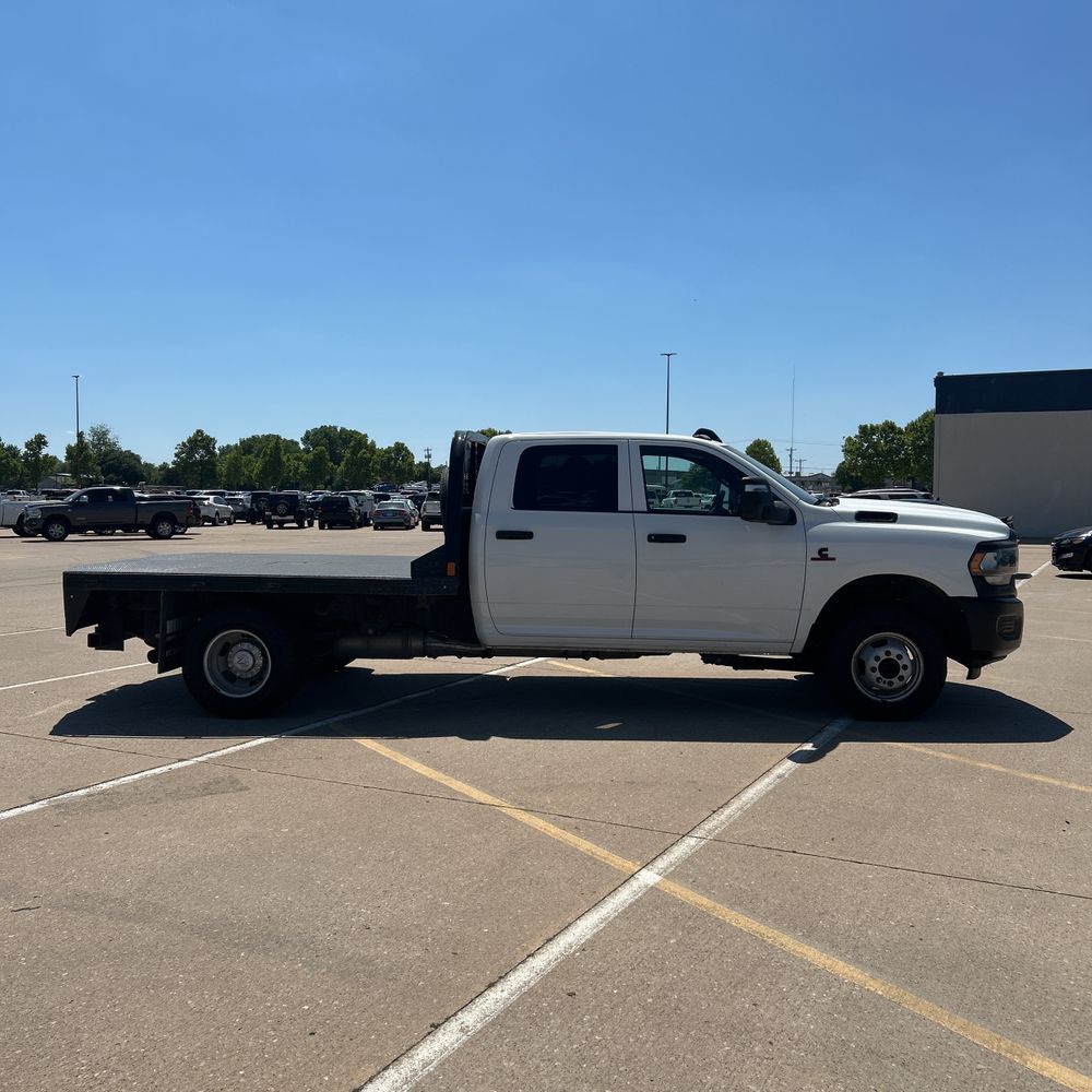 2024 Ram 3500 Chassis Tradesman/SLT/Laramie/Limited