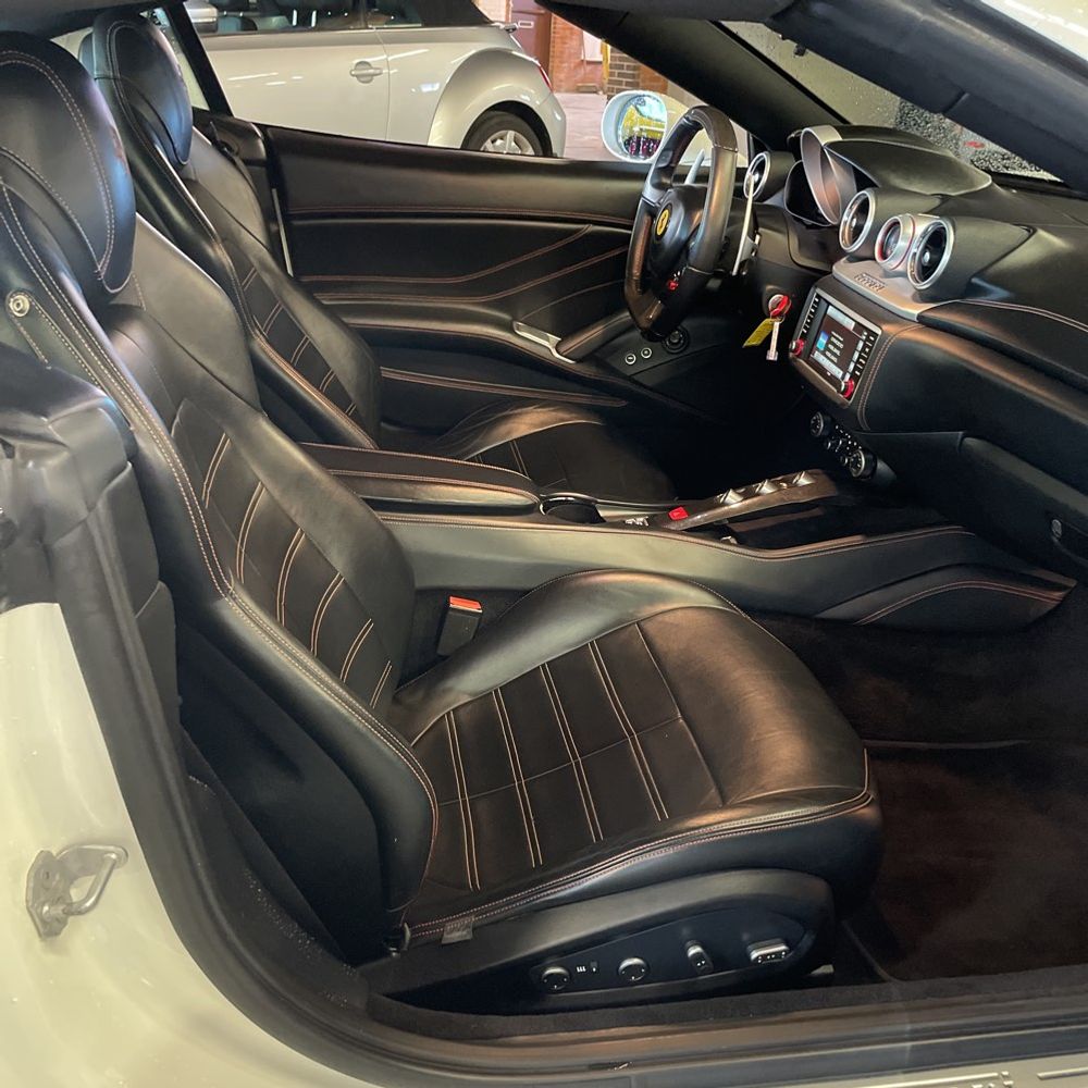 2017 Ferrari California T Base