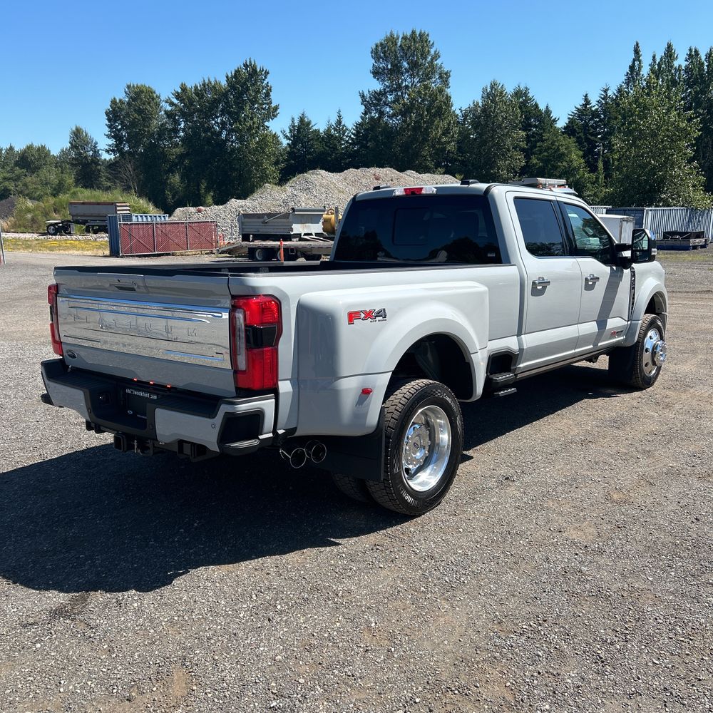 2025 Ford F-450 Super Duty Platinum