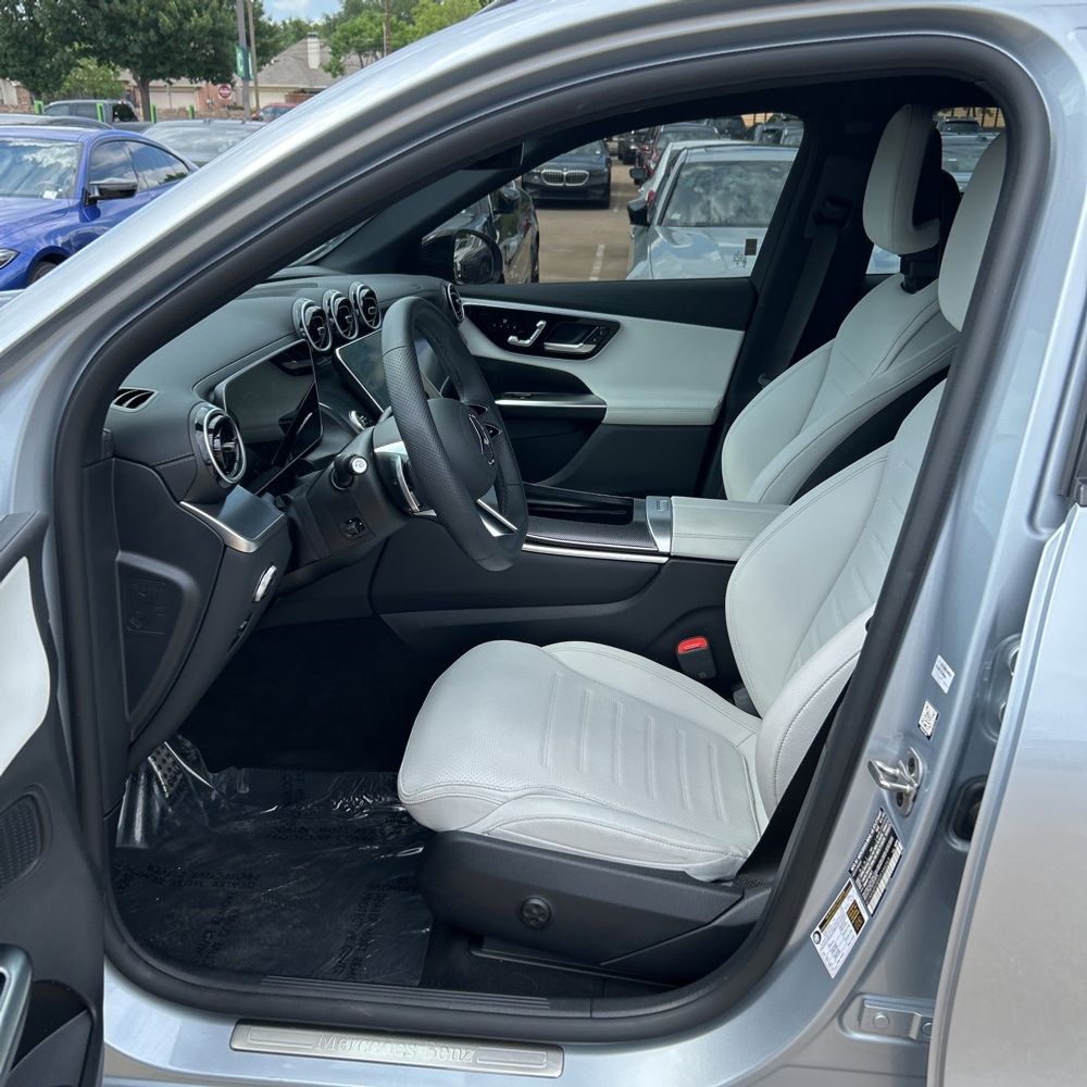 2025 Mercedes-Benz GLC 350e 4MATIC photo 32