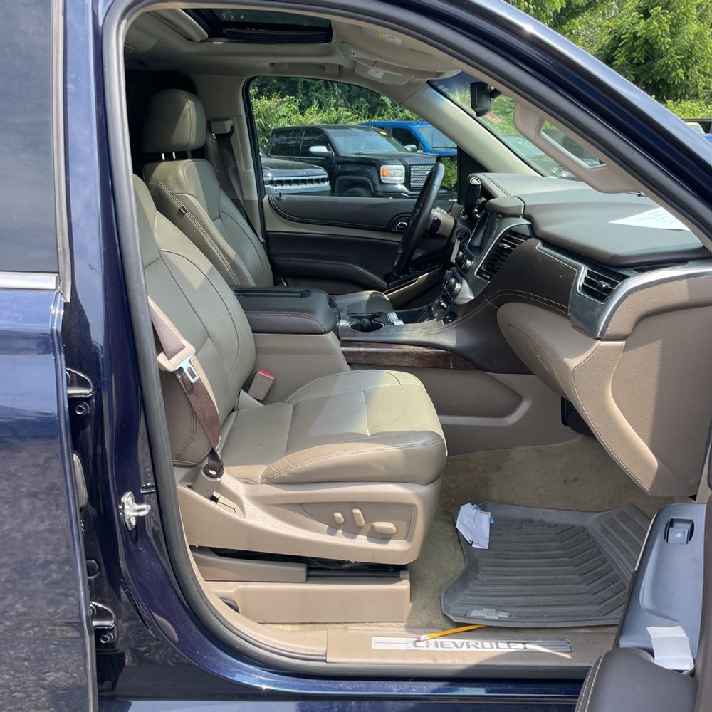 2017 Chevrolet Suburban LT photo 30