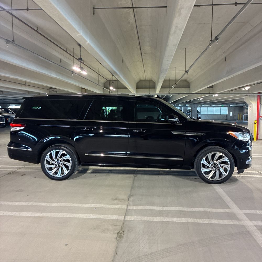 2023 Lincoln Navigator L Reserve
