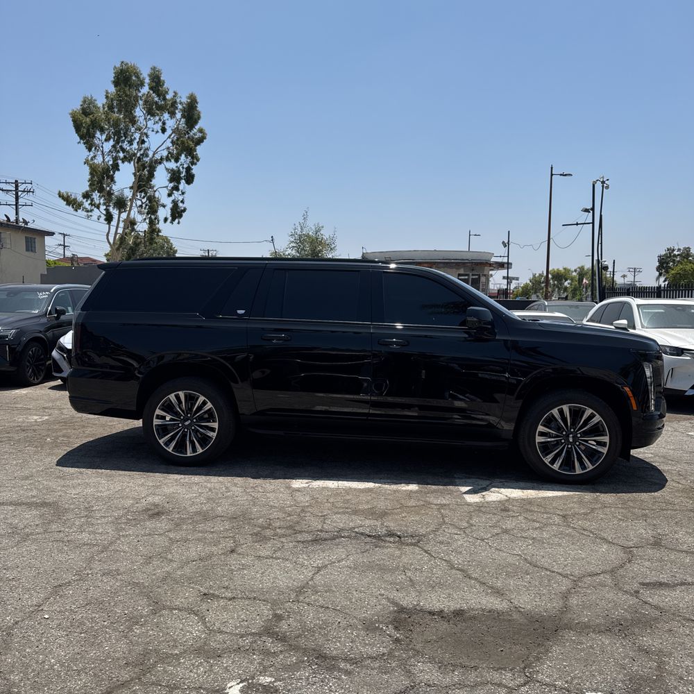 2025 Cadillac Escalade ESV Sport