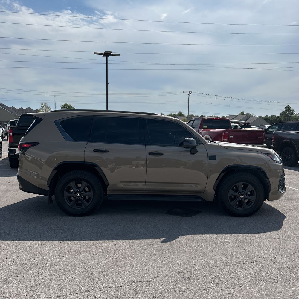 2025 Lexus LX 700h Overtrail