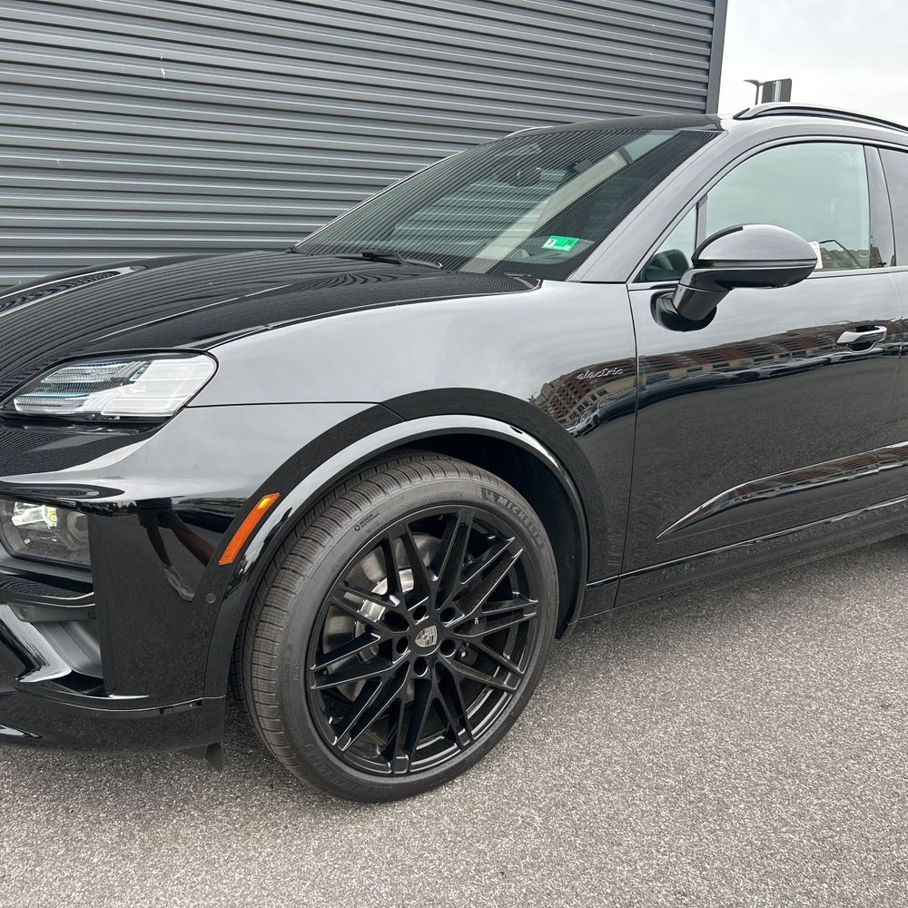 2025 Porsche Macan EV Turbo