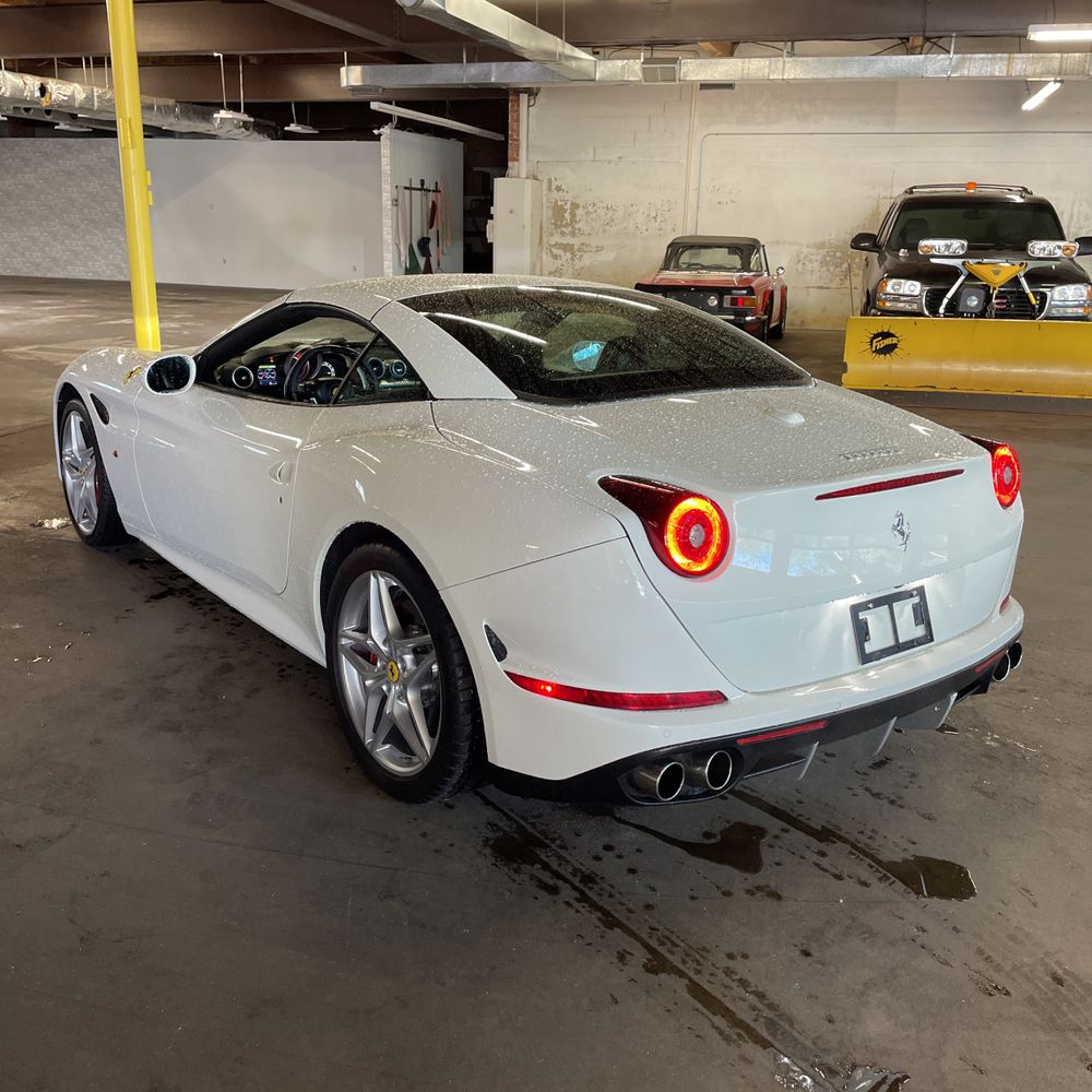 2017 Ferrari California T Base