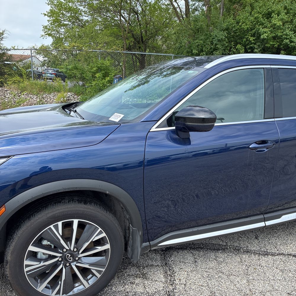 2026 INFINITI QX60 LUXE photo 2