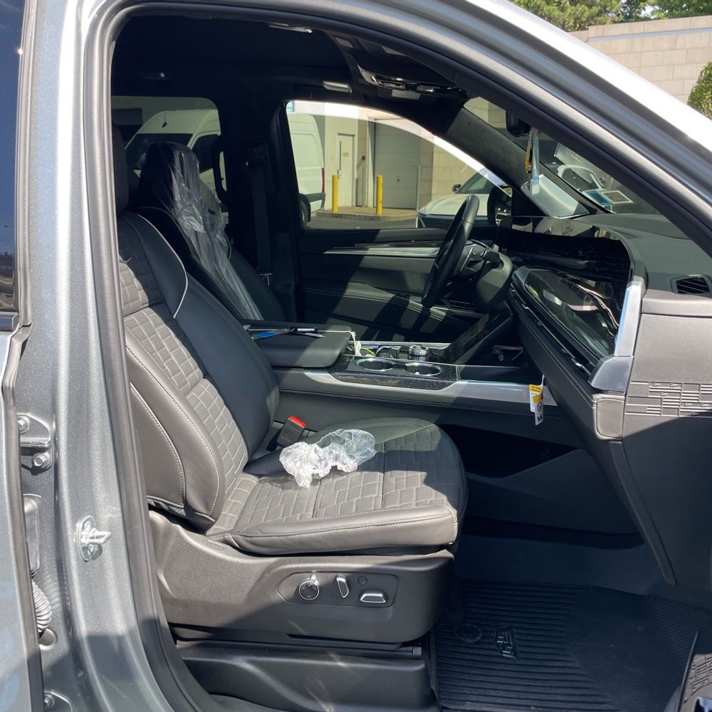 2025 Cadillac Escalade-V ESV Base