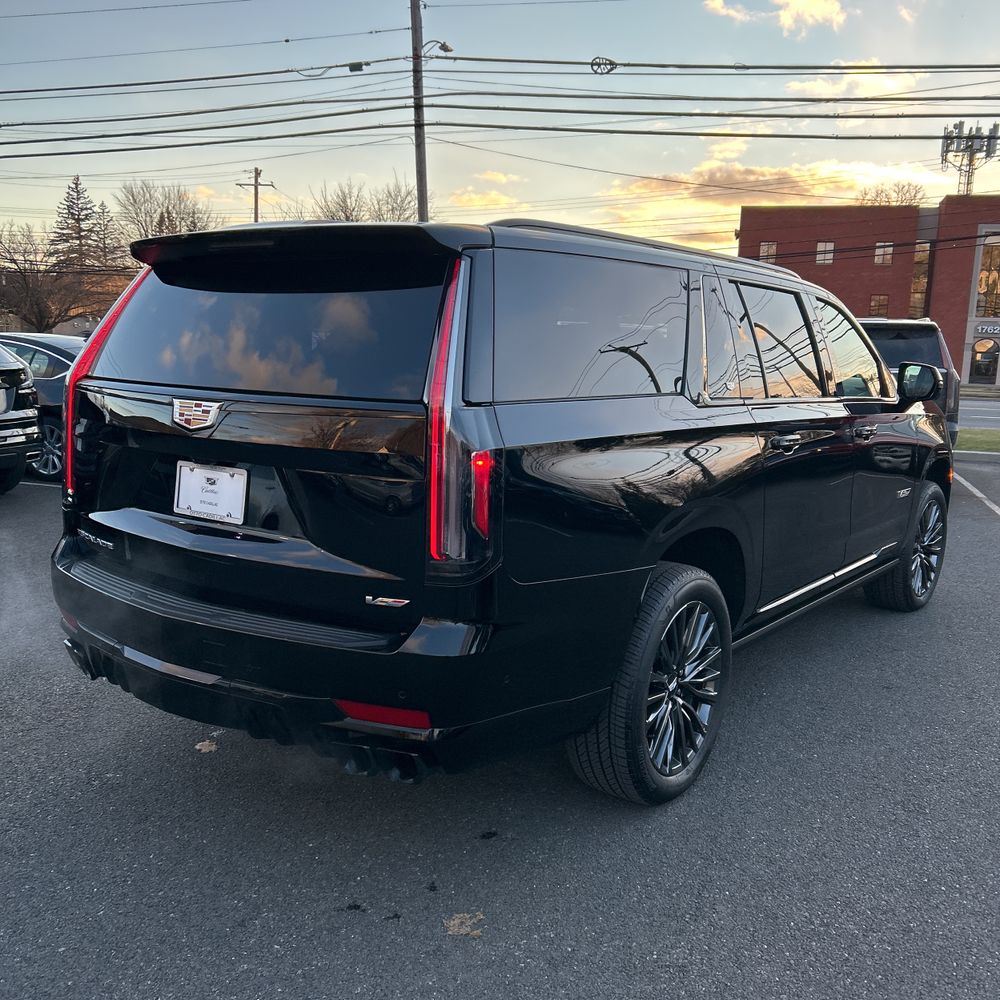 2024 Cadillac Escalade-V ESV Base