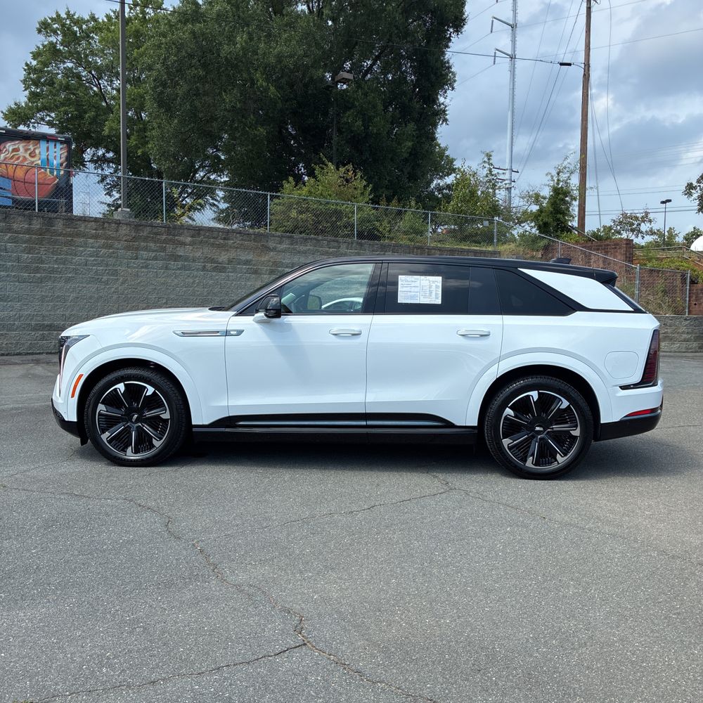 2025 Cadillac Escalade IQ Sport 2