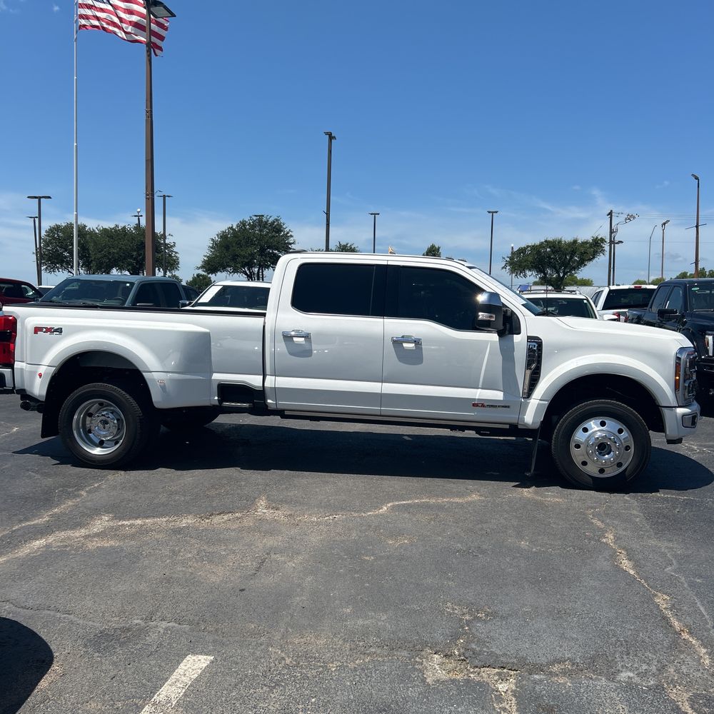 2023 Ford F-450 Super Duty Platinum