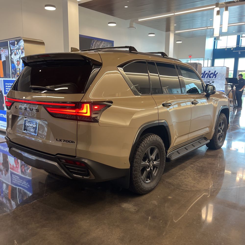 2025 Lexus LX 700h Overtrail