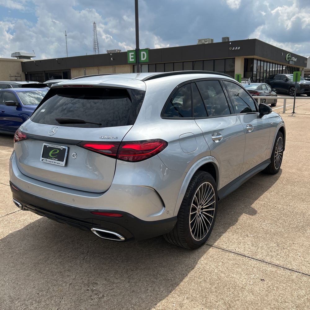 2025 Mercedes-Benz GLC 350e 4MATIC photo 8