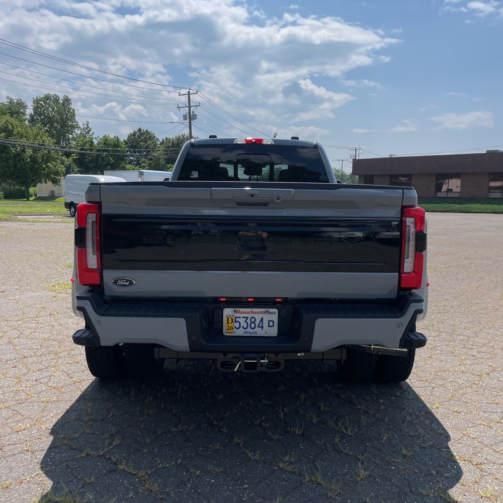 2025 Ford F-450 Super Duty Platinum