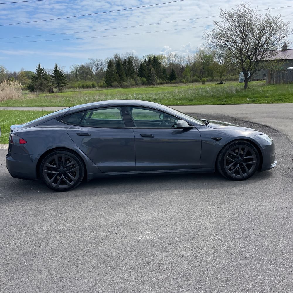 2022 Tesla Model S Base