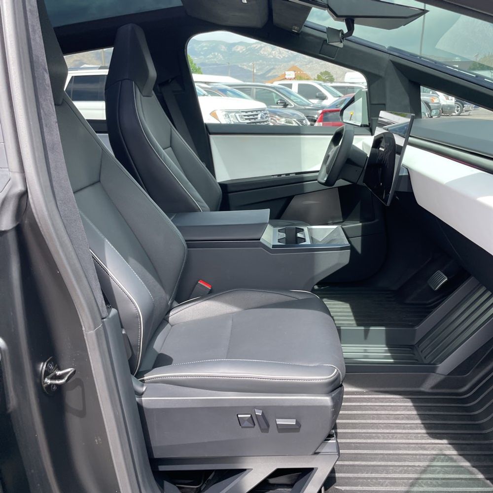 2024 Tesla Cybertruck Base