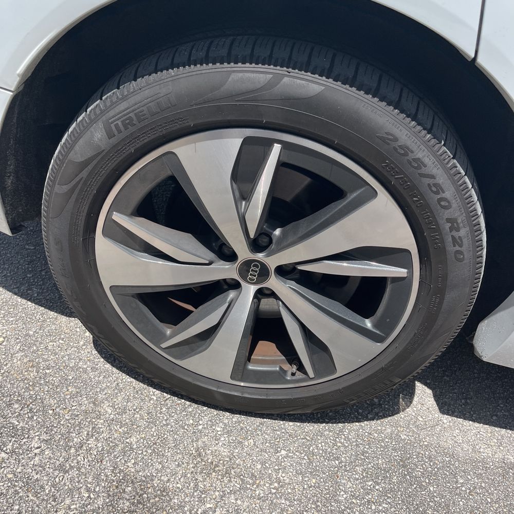 2024 Audi Q8 e-tron quattro Premium Plus