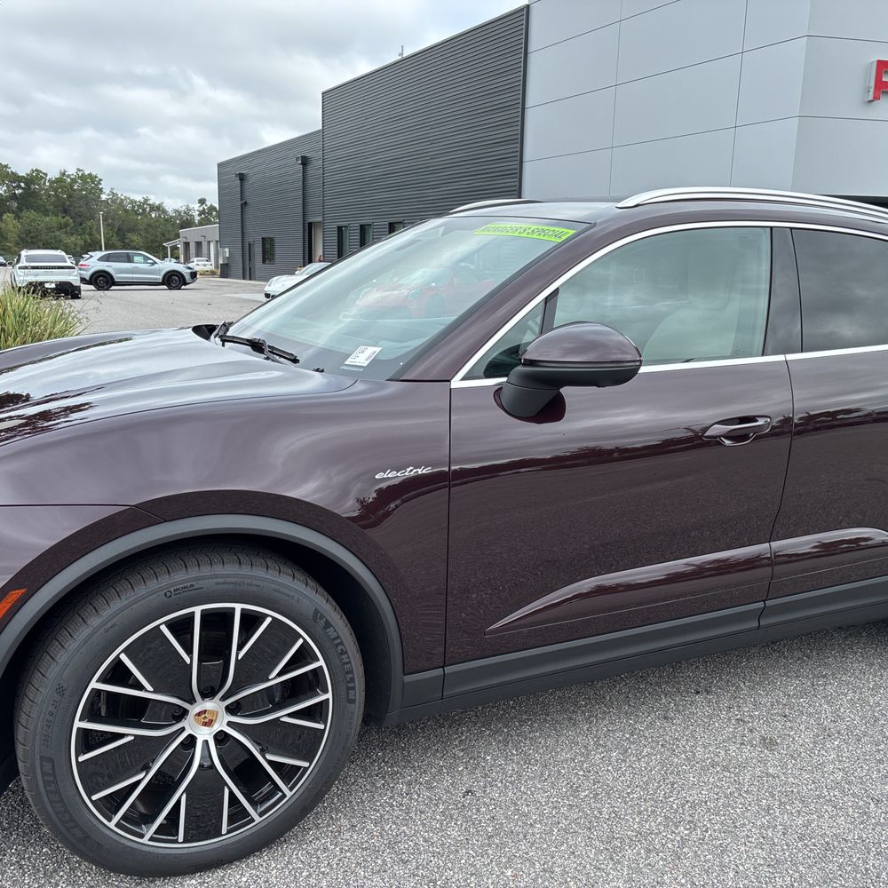 2024 Porsche Macan EV 4